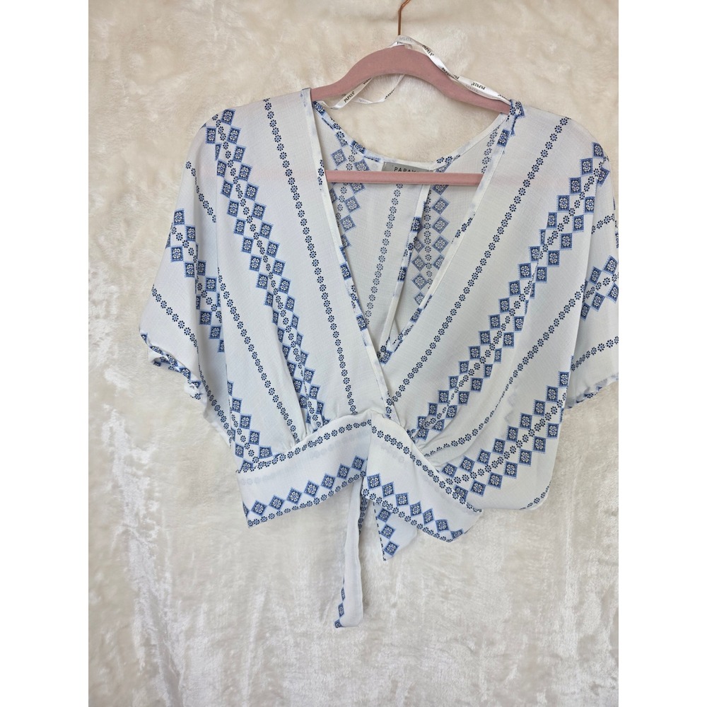Papaya Blue White Geometric Tile Print Tie Back Crop Top V-Neck Womens L‎